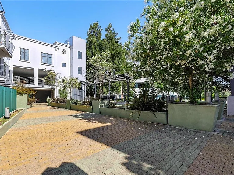 10745 N De Anza Blvd #115 — Photo 46