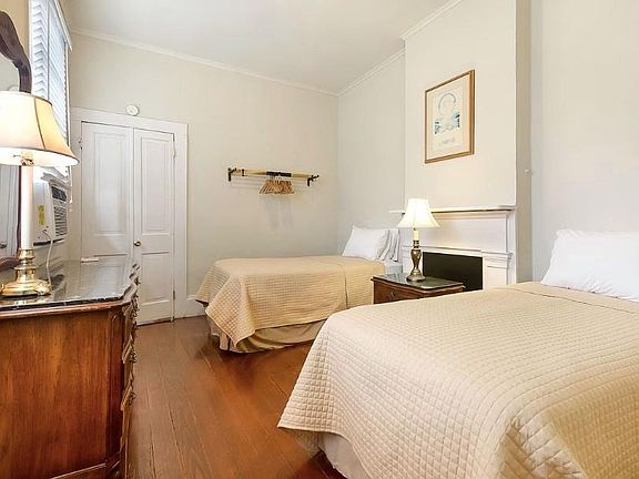 5th image of 1009 N Rampart St