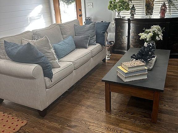 5th image of 395 Troy Rd