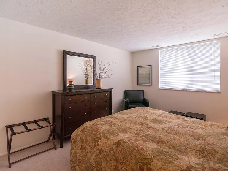 Sherri Park Apartments — Photo 16