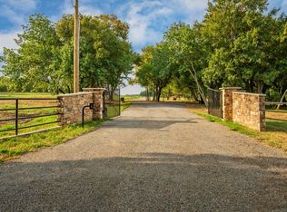 1015 Waters Edge Dr, Denison, TX 75020