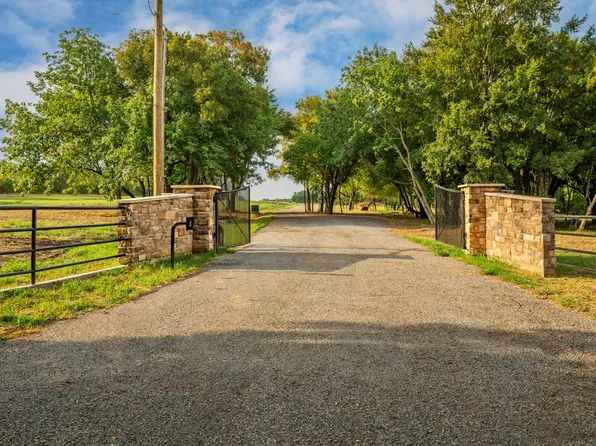 1015 Waters Edge Dr, Denison, TX 75020