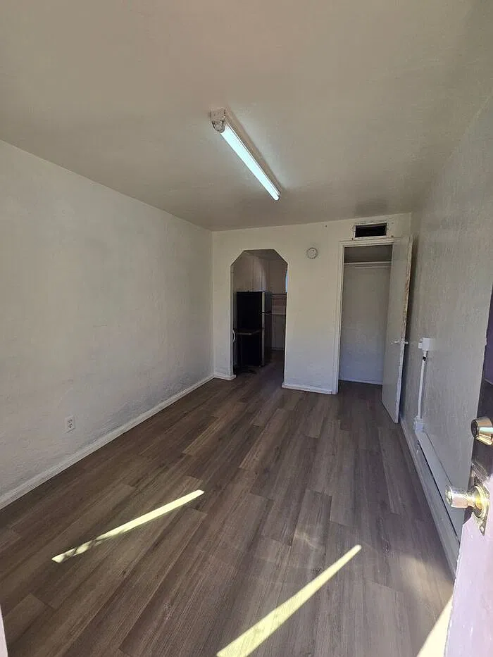 Studio, 1.0 bath, 350 sqft, $700 — Photo 2