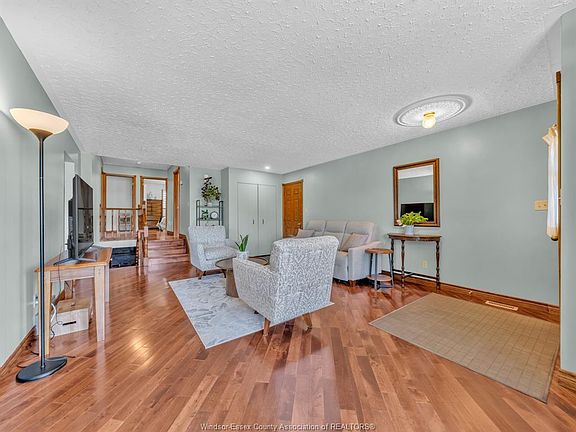 5th image of 24 Camelot Ave