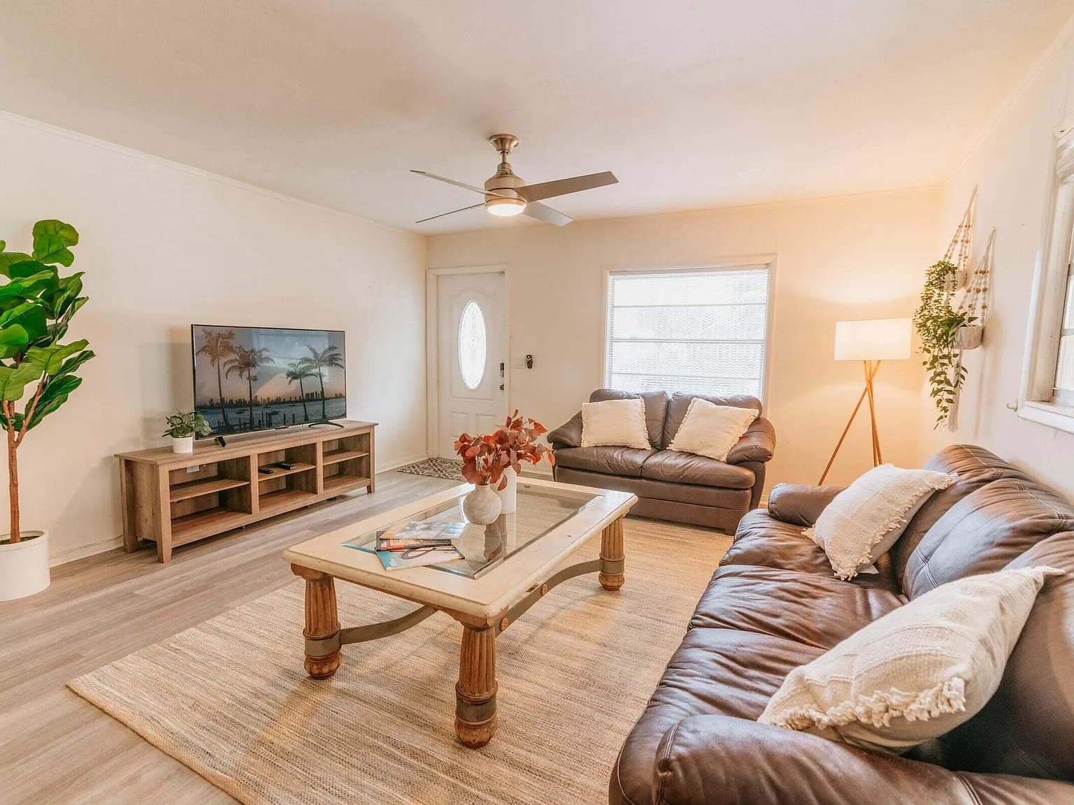 2 bed, 2.0 bath, 1854 sqft, $2,695 — Photo 2
