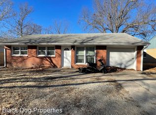 1423 Hillcrest Dr, Manhattan, KS 66502