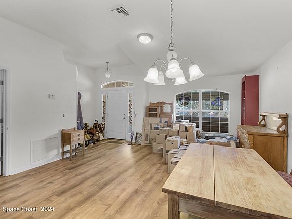 3rd image of 431 Loxley Ct