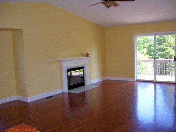 2nd image of 612 Woodcreek Cir