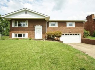 10 Adkins Ct, Huntington, WV 25705