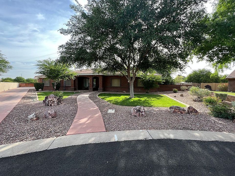 1st image of 1922 E Linda Ln