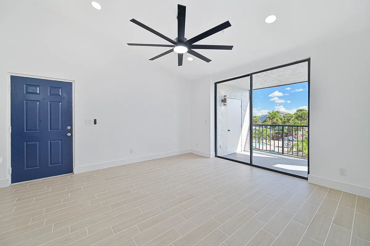 Building Photo - 13521 Eagle Ridge Dr #136