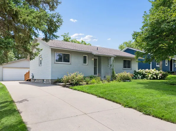 112504 Ramsey Ct, Chaska, MN 55318