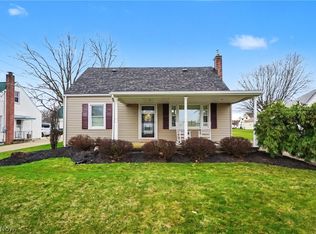 226 Helena Dr, Struthers, OH 44471