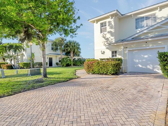 3rd image of 2538 Creekside Drive