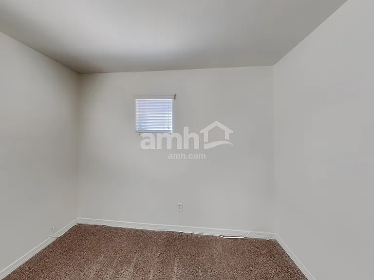 17403 W Langer Ln — Photo 18