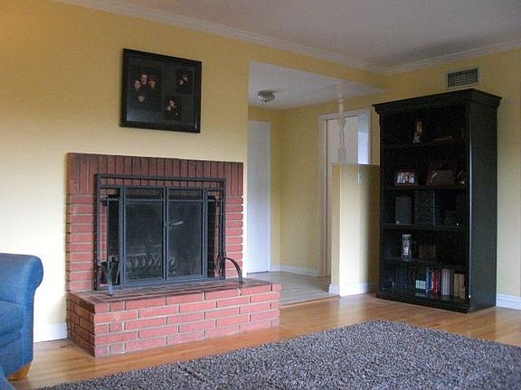2nd image of 2208 E Wilshire Ave