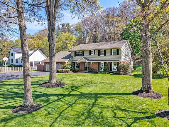 2nd image of 5832 Lakemont Dr