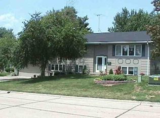 304 Pine Dr, Pella, IA 50219