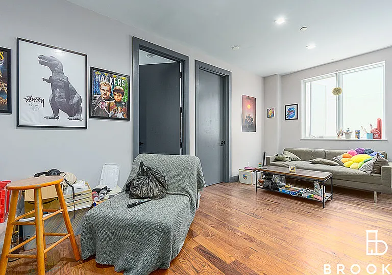 1461 Gates Ave #4D — Photo 1