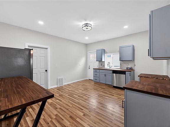 5th image of 419 29th St