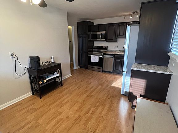 2nd image of 23041 Hoffman St