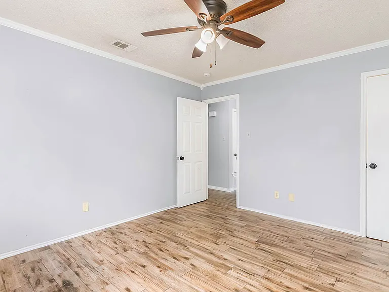 5204 Gawain Dr — Photo 7