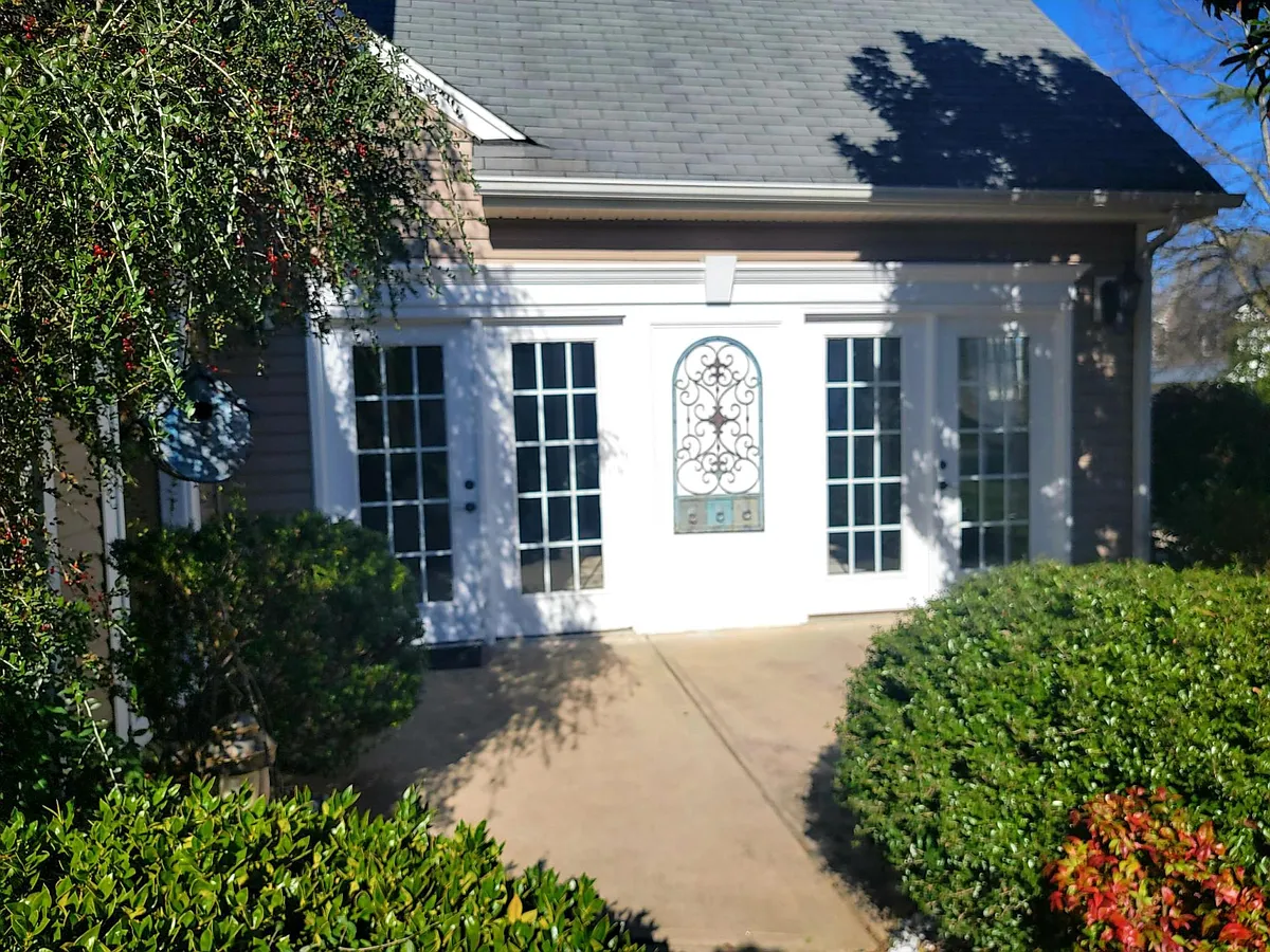 Building Photo - 8434 Meadowcreek Village Dr