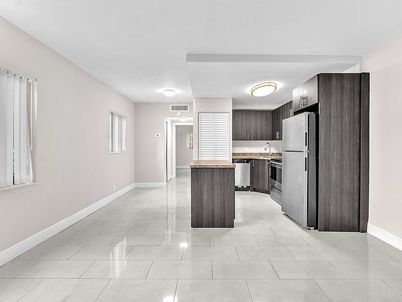 4th image of 520 NE 45th St