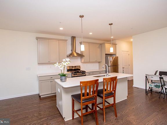 5th image of 44 Parry Way