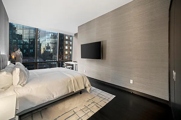 Sold by A & I Broadway | media 3