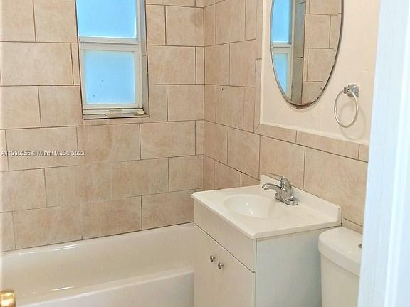 2nd image of 1101 8th St Unit 1103
