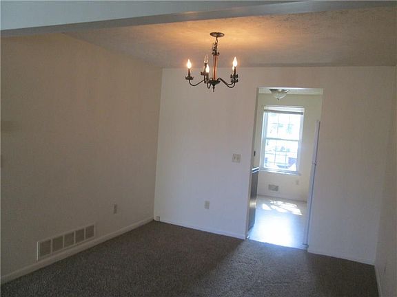 5th image of 4 Teakwood Ln