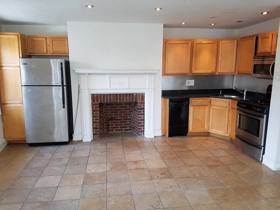 632 N 2nd St #3F