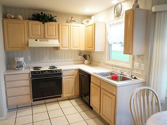 3rd image of 4050 Southampton Dr