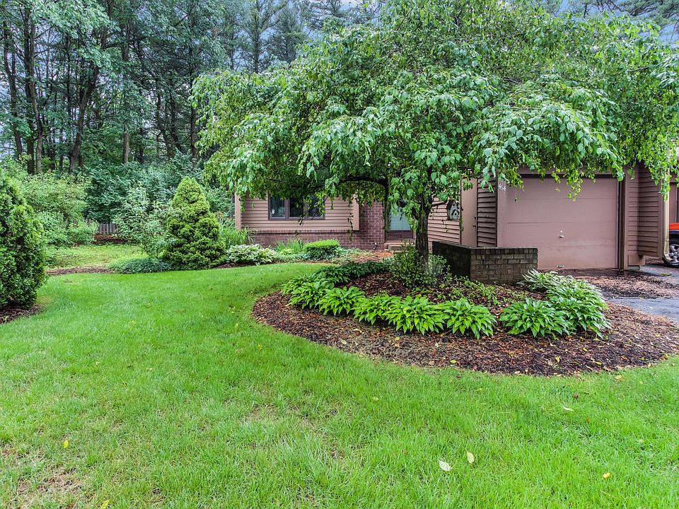 1st image of 464 Evergreen Ln #10