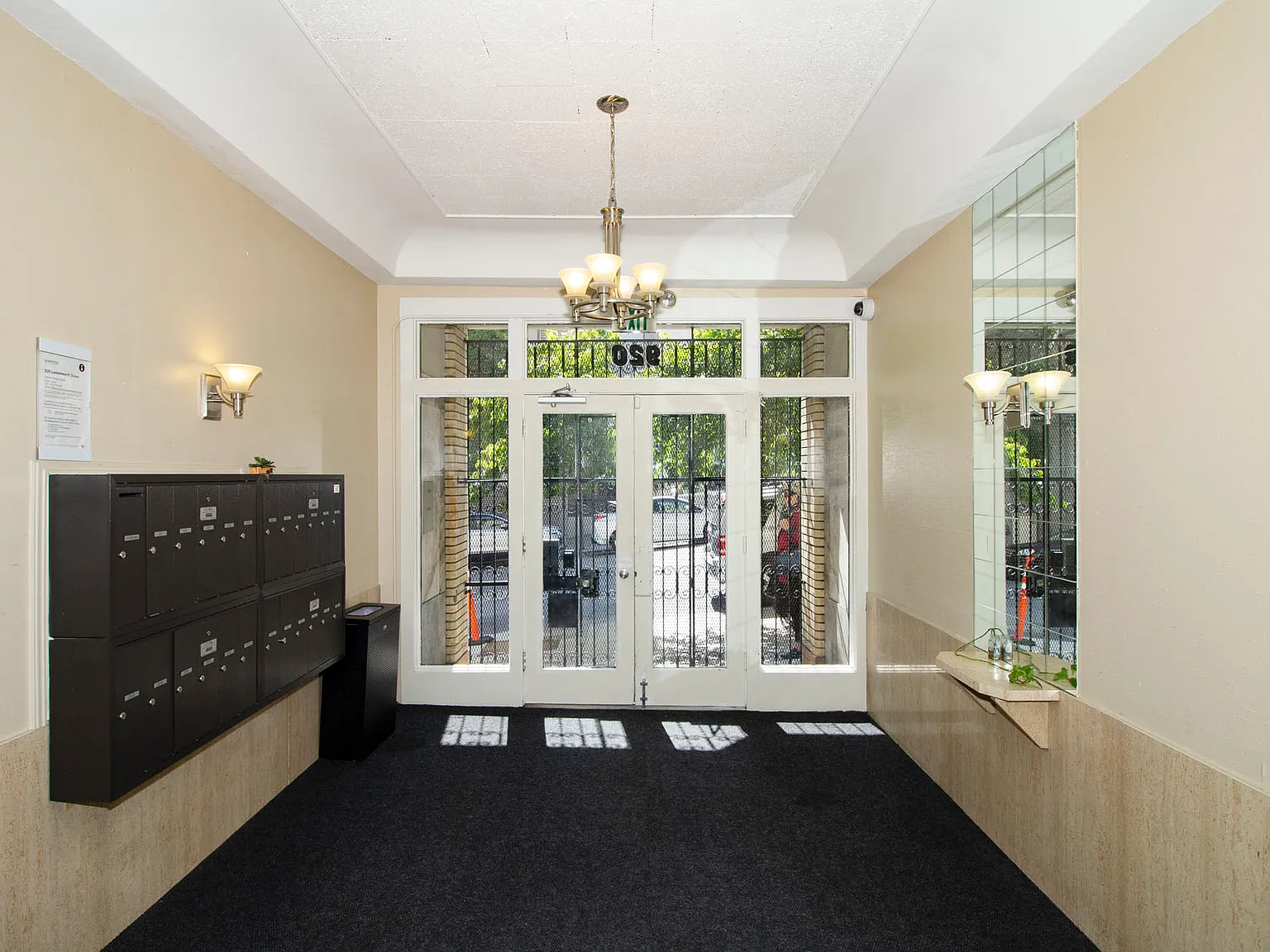 920 Leavenworth — Photo 3