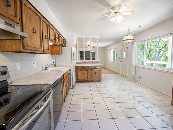 4th image of 19055 Pinecrest Ln