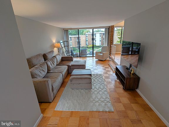 4th image of 2115 Walsh View Ter #8203