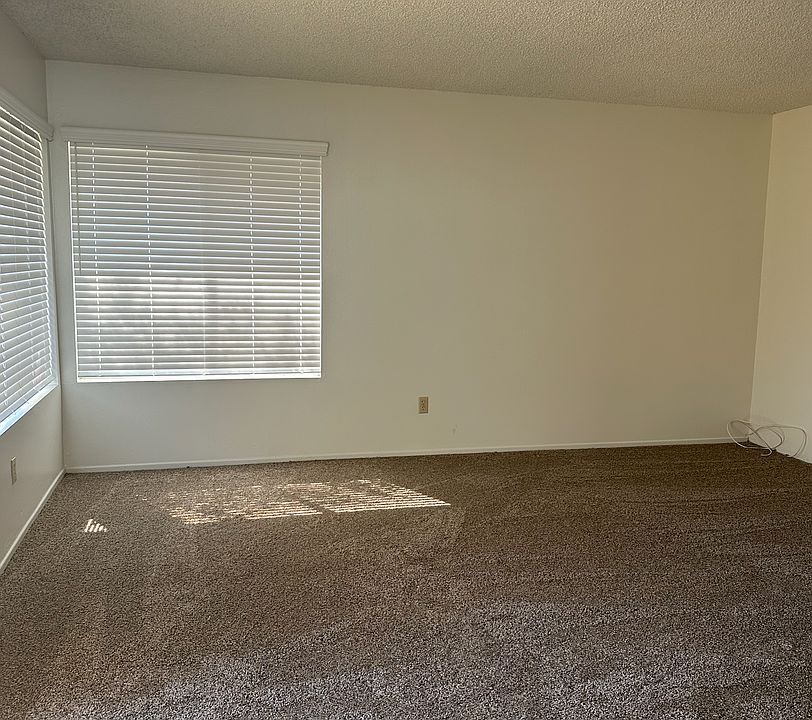 2nd image of 24456 Glencrest Dr