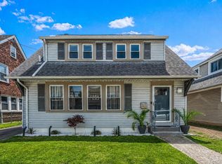22 Prospect St, Williston Park, NY 11596