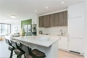 181 King St S #1010 — Photo 8