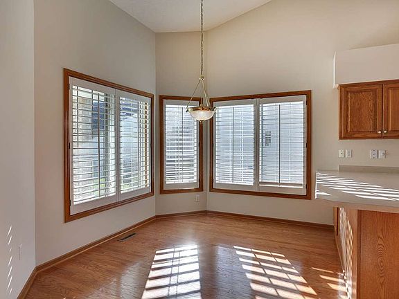 5th image of 4125 Black Oaks Ln N