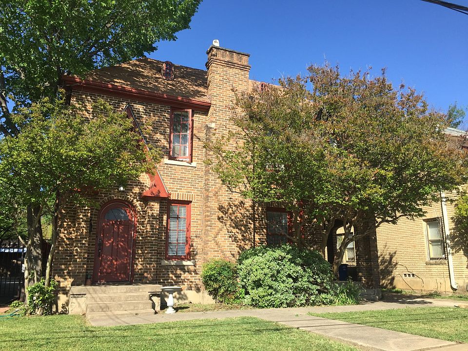 Front door of unit. Lawn maintenance provided.