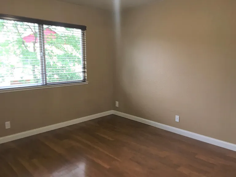 35 Baltar Loop #A — Photo 7