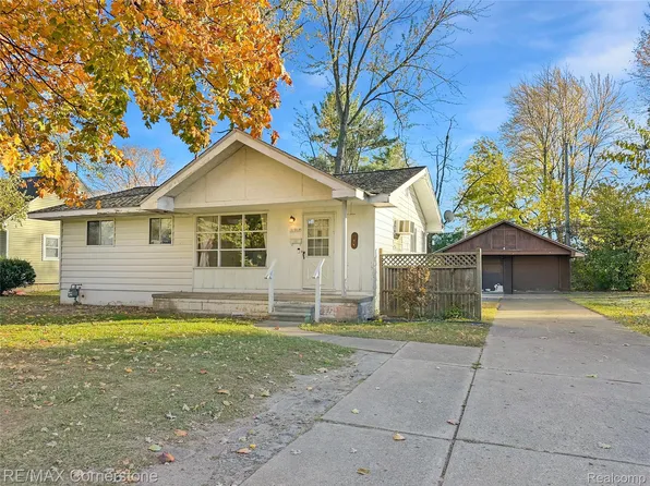 31917 Kathryn St, Garden City, MI 48135