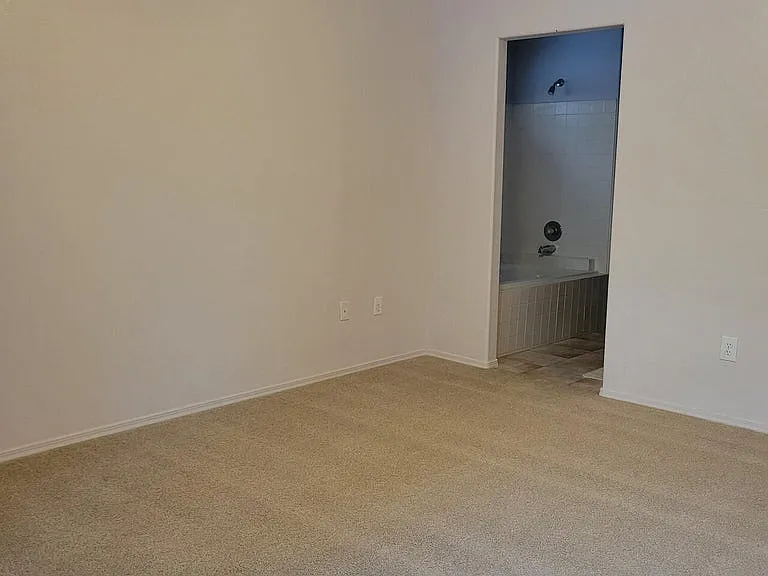 1707 E Woodchuck Ln — Photo 17