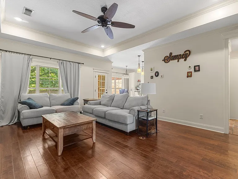 11 W Donnington Ct — Photo 3