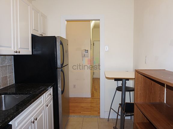 4th image of 568 Pacific St #Tw2g