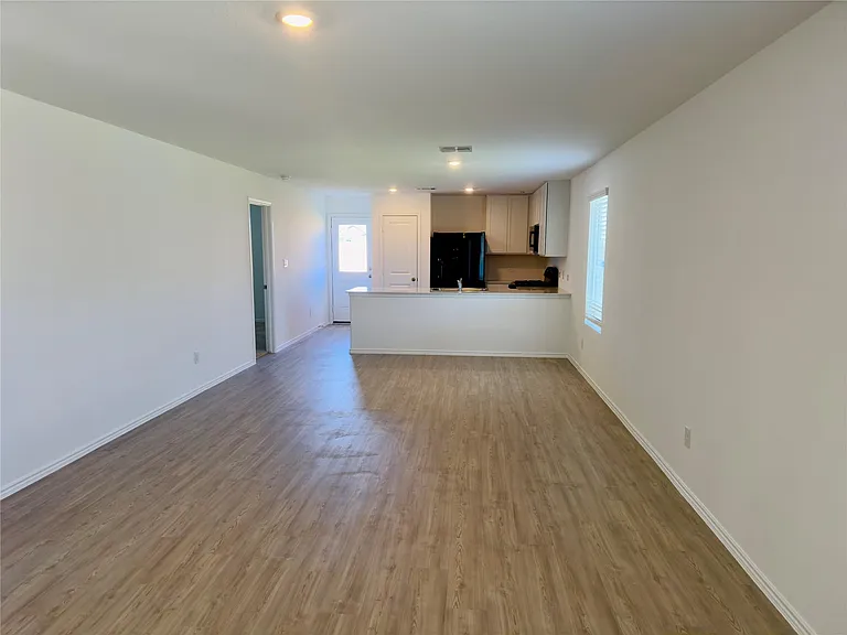 2210 Cyclone Dr — Photo 5