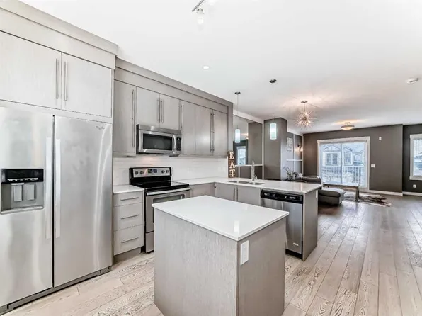 111 Rainbow Falls Gate #53, Chestermere, AB T1X 0Z4